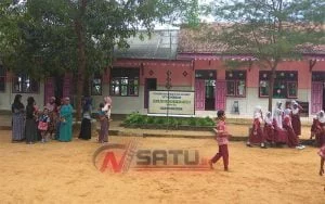 Meski Di Demo, Dinas Pendidikan Sumenep Tetap Akan Mutasi Kepsek SDN Kecer I