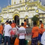 Bhakti Kemasyarakatan Belasan Napi Bersih-besih Di Masjid Jamik Sumenep