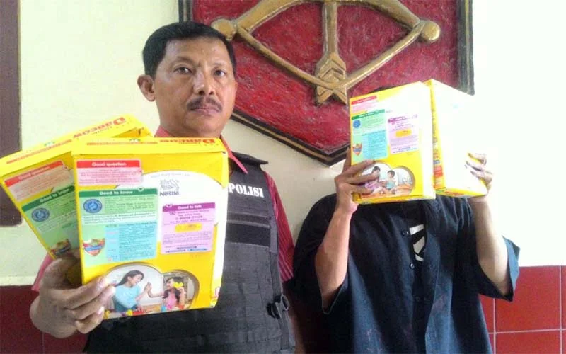 Himpitan Ekonomi, Nenek Ini Nekat Curi Susu Di Minimarket
