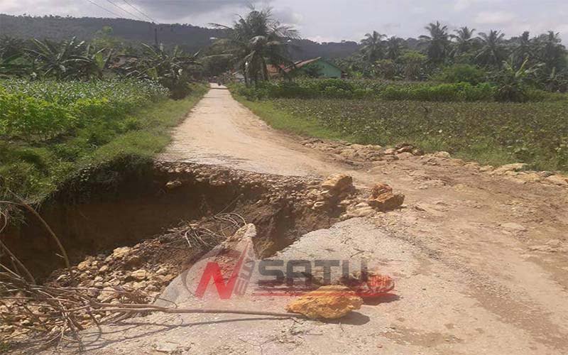 Kerap Makan Korban, Warga Karduluk Desak Pemkab Sumenep Segera Jalan Amblas