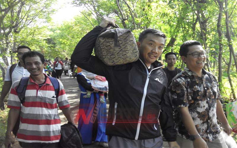 Menpora RI, Imam Nahrawi Menikmati Liburan Di Wisata Kesehatan Pulau Gili Iyang Sumenep