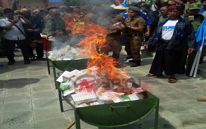 Ribuan Bungkus Rokok Ilegal Dimusnahkan Bea Cukai