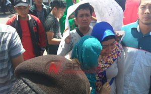 Tuntut Keadilan, Anita Histeris di Depan Kantor Kejaksaan Sumenep