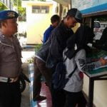 Antisipasi Calo, Propam Polres Bondowoso Awasi Pembuatan SIM Dan Samsat