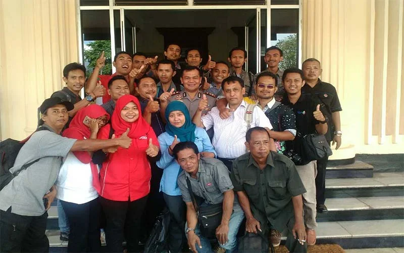 Kapolres Bondowoso yang Lama AKBP Afrisal SIK foto bersama Wartawan