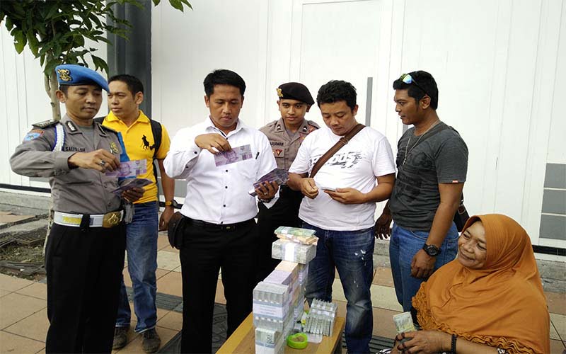 Antisipasi Peredaran Uang Palsu, Petugas Polrestabes Surabaya Lakukan Penyisiran