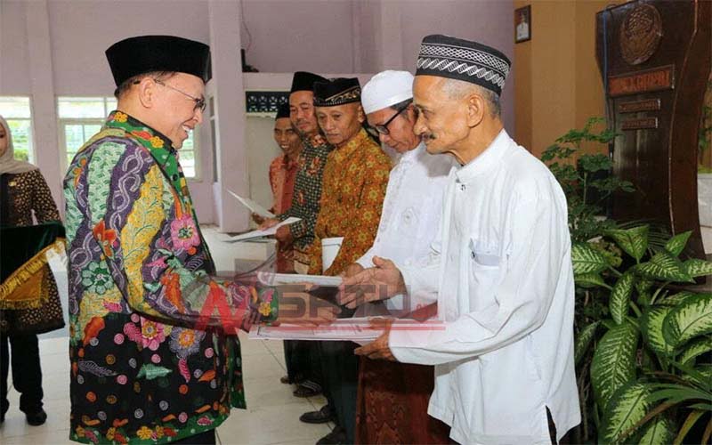 Pemkab Sumenep Salurkan Bantuan Untuk Guru Ngaji