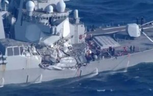 Kapal Angkatan Laut AS Bertabrakan Dengan Kapal Dagang Di Perairan Jepang