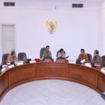 Foto Setpres; Rapat Terbatas evaluasi pelaksanaan proyek strategis nasional dan program prioritas di Provinsi Bali di Kantor Presiden, Istana Jakarta