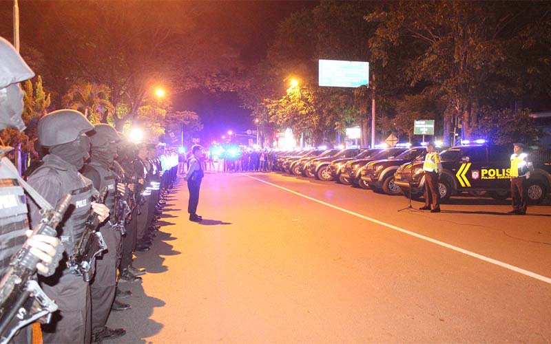 Jaga Kamtibmas Di Bulan Ramadhan, Polres Bondowos Gelar Show Of Force