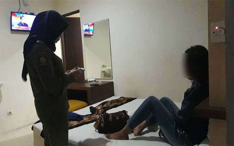 Polrestabes Surabaya Amankan Seorang Mucikari Di Eks Lokalisasi Dolly