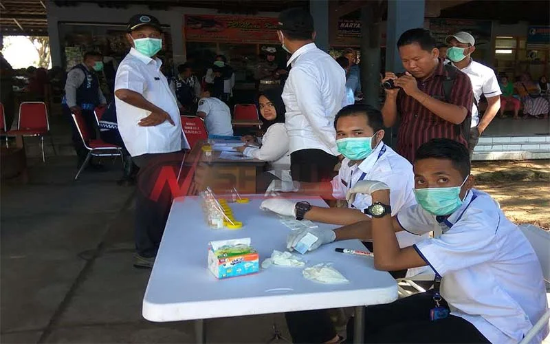 Sopir Angkutan Umum Di Sumenep Jalani Tes Urine