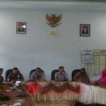 Tolak Relokasi, Puluhan PKL Datangi Kantor DPRD Bondowoso