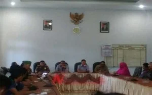 Tolak Relokasi, Puluhan PKL Datangi Kantor DPRD Bondowoso