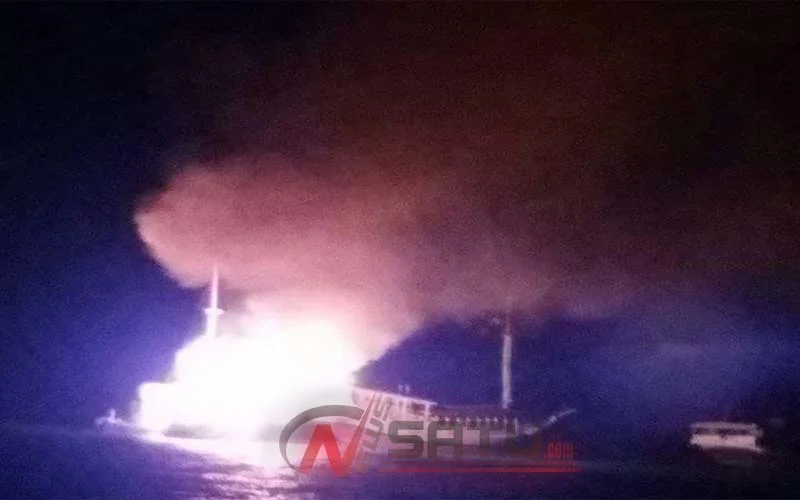 KLM Patas Terbakar Di Perairan Sapudi Sumenep