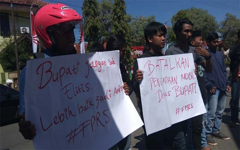 Mobdin Bupati Rp 2 Miliar, FPRS Demo Kantor Pemkab Sumenep