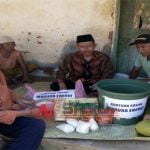 Perusahaan Swasta Di Sumenep Beri Bantuan Pada Nenek Jahlea
