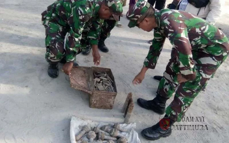 TNI Temukan Ribuan Butir Amunisi Dan Handak Peninggalan Jepang Di Maluku