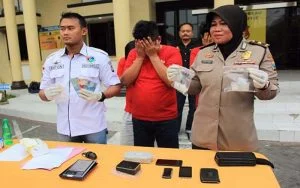 Satreskoba Polrestabes Surabaya Tangkap Pengedar Narkoba