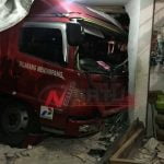 Truk Pertamina Tabrak Toko Warga Di Sumenep