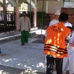 Bupati Pamekasan, Achmad Syafii Pulang Ke Gerbang Salam Dengan Baju Tahanan KPK