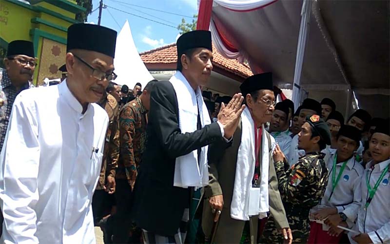 Mengenakan Sorban Putih, Presiden Jokowi Tiba di Ponpes Annuqayah
