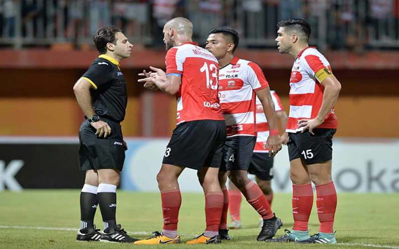 Pertandingan Berahir Ricuh, Manajemen MU Akan Kirim Surat Protes