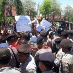 Tagih Janji Busyro Fauzi, Mahasiswa Sumenep Demo Kantor Pemkab
