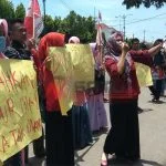 Tuntut Perda Retribusi Jasa Umum Dicabut, Mahasiswa Demo Kantor DPRD Sumenep 