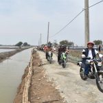 Gunakan Kendaraan Trail, Presiden Jokowi Tinjau Tambak Udang