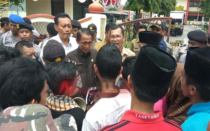 Tak Jelas Program Visit 2018, Aktivis Gempar Demo Kantor Pemkab 