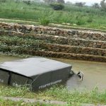 Ban Depan Pecah, Mobil Box di Sumenep 'Nyemplung' Sungai 