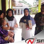 Benarkah Angka Penderita Gizi Buruk Di Sumenep Menurun. (Foto : Kusmiyati, Kepala Bidang (Kabid) Kesehatan dan Gizi, Dinas Kesehatan (Dinkes) Sumenep bersama penderita Gizi Buruk di Kecamatan Bluto)