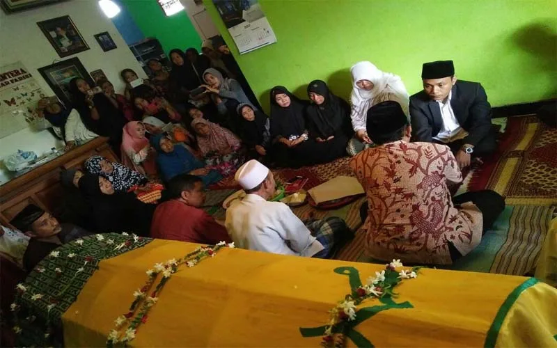 Calon Pasutri Di Probolinggo Terpaksa Menikah Di Depan Jenazah Ayahnya