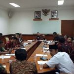 Desak Diangkat PNS, Puluhan Guru Honorer K2 Gruduk Kantor Bupati Sampang