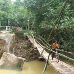 Diguyur Hujan, Jembatan Penghubung Dua Desa Di Sumenep Ambruk
