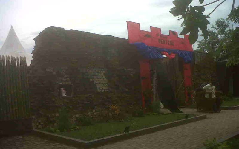 Ramai Dikunjungi Wisatawan, Pedagang Mulai Bemunculan Di Wisata Benteng