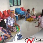 Tertahan Di Pelabuhan Kalianget Sumenep, Penumpang Kapal Mulai Jatuh Sakit