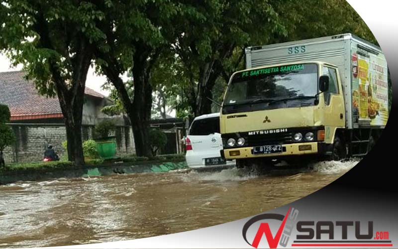 Diguyur Hujan Deras, Sejumlah Ruas Jalan Di Sumenep Digenangi Air  