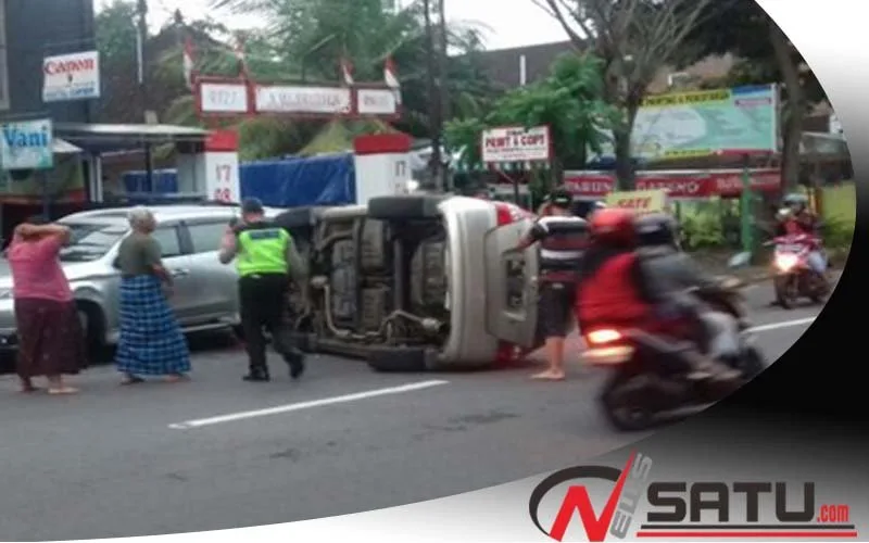 Laka Lantas Kediri; Tabrak Pajero, Mobil Jazz Terbalik
