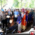 Ditangkap Polisi, Istri NK Bersama Ratusan Warga Gruduk Polres Sumenep