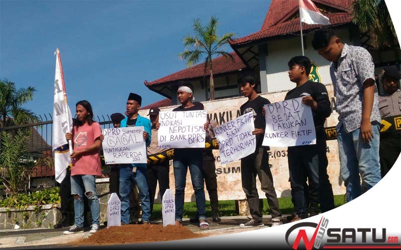 FKMS Bangun ‘Kuburan’ Kinerja DPRD Sumenep Wafat