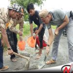 Kerap Makan Korban, Banser Kabupaten Probolinggo Tambal Sulam Jalan Berlubang