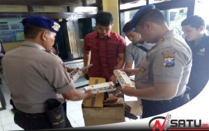 Satpol Airud Sumenep Amankan Ratusan Slop Rokok Ilegal Diatas Kapal