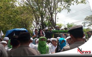 Tuntut Sukmawati Di Proses Hukum, Ratusan Umat Islam Gruduk Polres Sumenep
