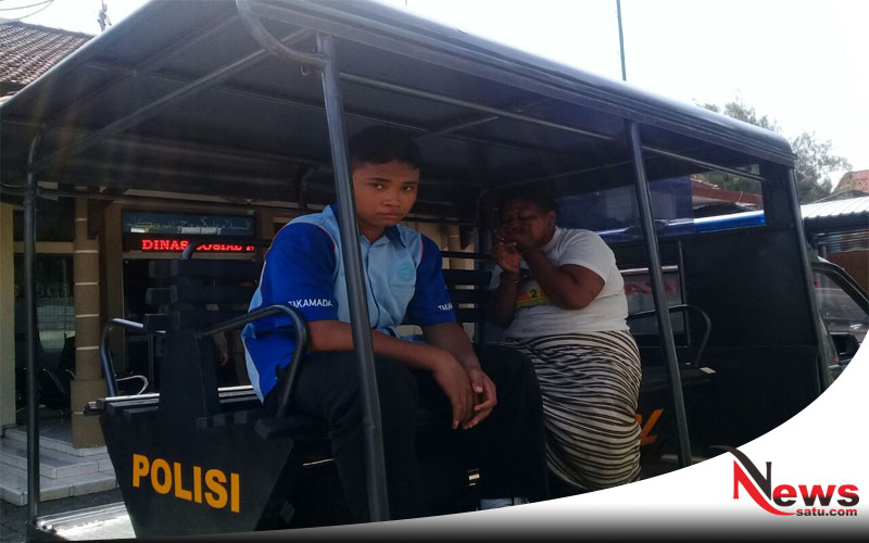 Warga Probolinggo Digegerkan Dengan Seorang Wanita Mengamuk