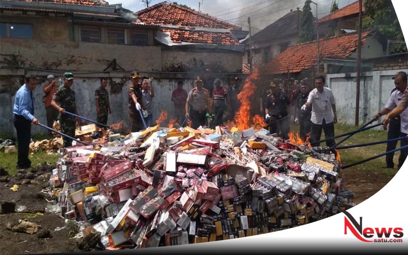 Bea Cukai Sumenep Musnahkan Ratusan Ribu Rokok Ilegal