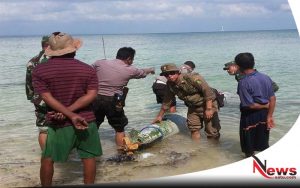 Cari Barang Bekas, Warga Sumenep Temukan Benda Mirip Rudal Di Laut