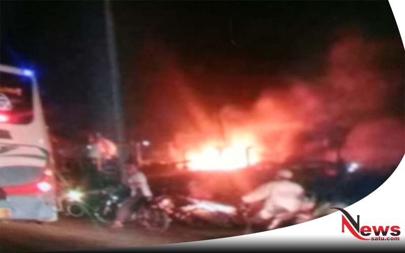 KM Putra Mulya II Terbakar Di Pelabuhan Probolinggo
