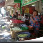 Malam Jumat Terakhir, Penjual Kembang Kuburan Di Probolinggo Bertebaran